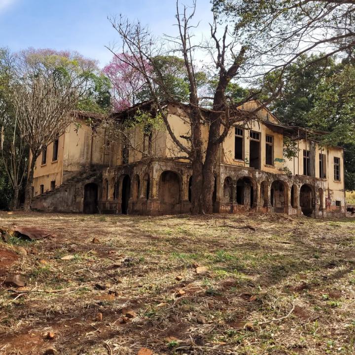 Foto 5 de 21 — Casarão assombrado do Assentamento Bela Vista ganha vida com Inteligência Artificial